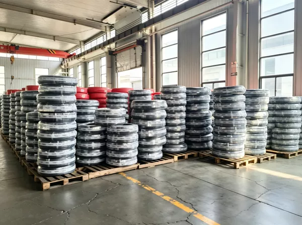 Come funzionano i tubi in gomma rinforzati con tessuto? Hebei Zhehan Rubber & Plastic Products Co., Ltd. spiega i principi fondamentali dei tubi di trasferimento flessibili industriali.